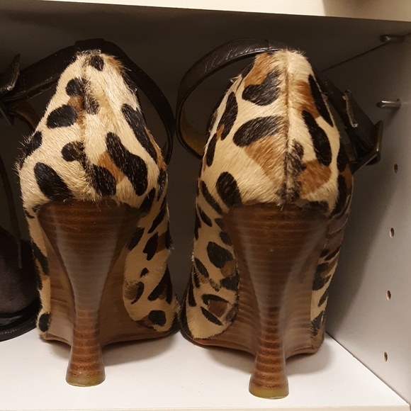 Animal Feaux Fur Wedges - Picture 2 of 4